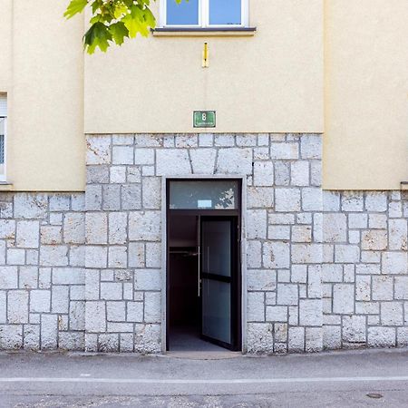 Large Two Bedroom Family App - Free Parking Любляна Экстерьер фото